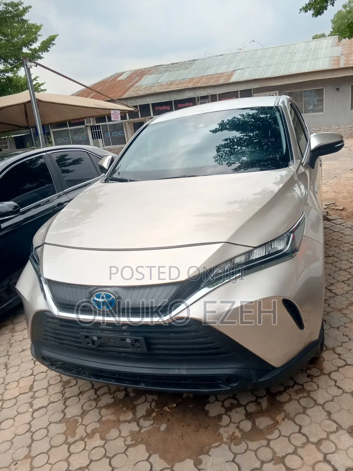 Toyota Venza LE 2021 Gold