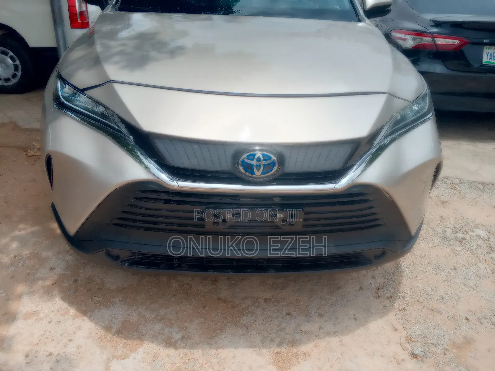 Toyota Venza LE 2021 Gold