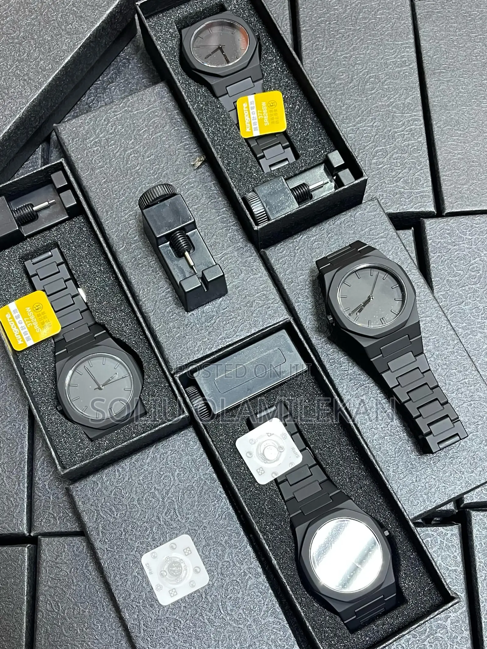 *Valenzo Wax Texture Chain Wristwatch