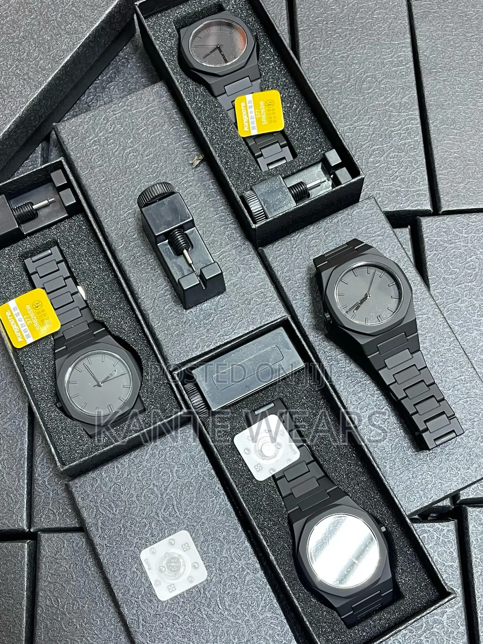 *Valenzo Wax Texture Chain Wristwatch