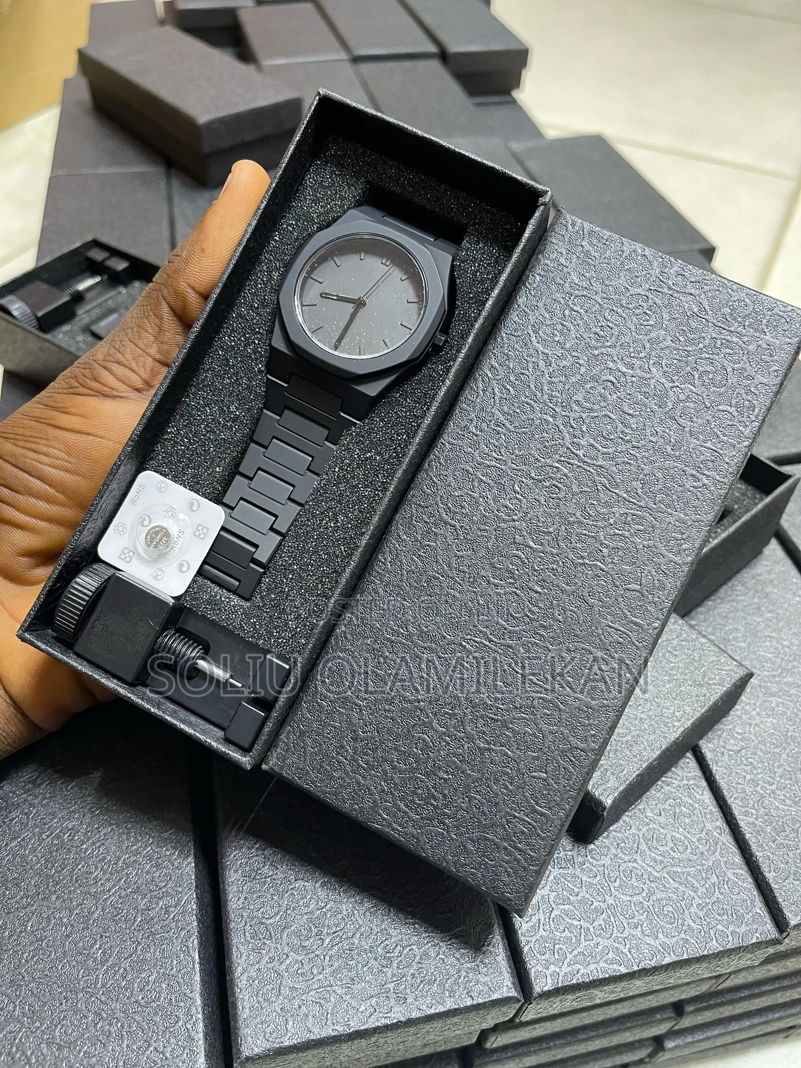 *Valenzo Wax Texture Chain Wristwatch