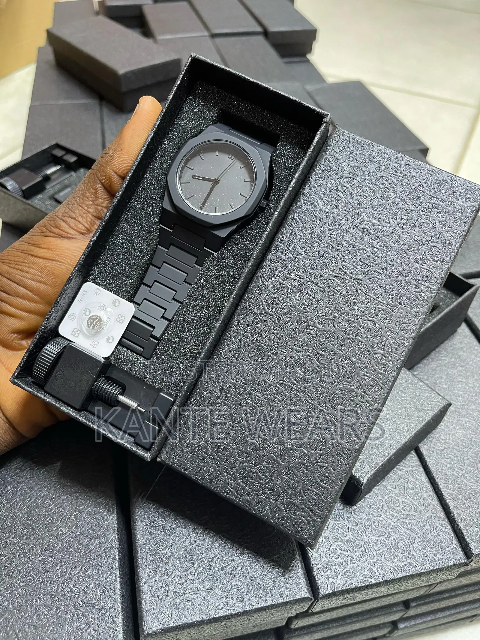 *Valenzo Wax Texture Chain Wristwatch