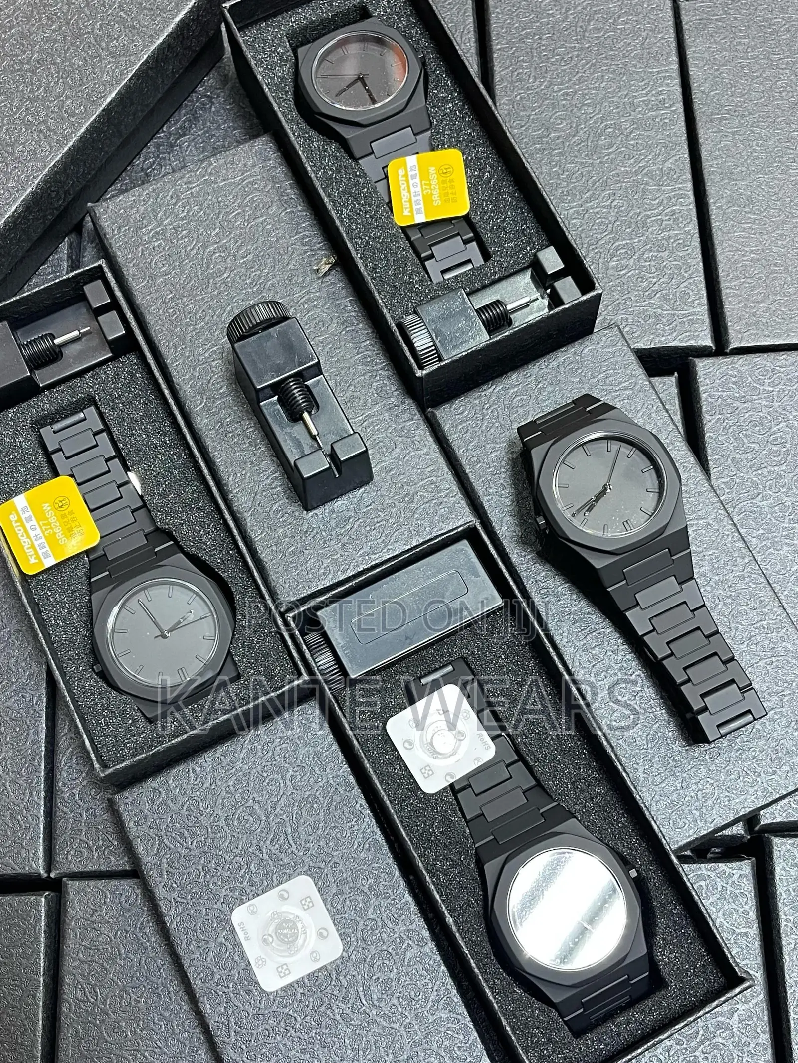 *Valenzo Wax Texture Chain Wristwatch