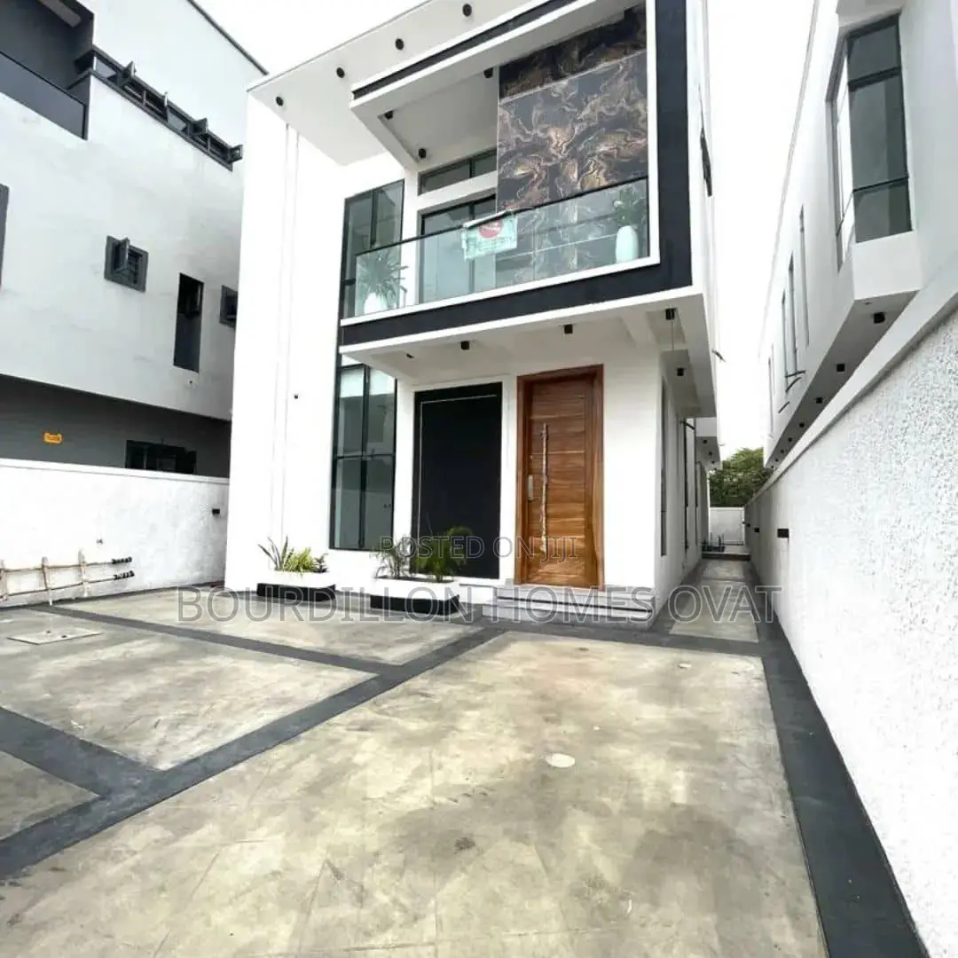 5bdrm Duplex in Chevron for sale