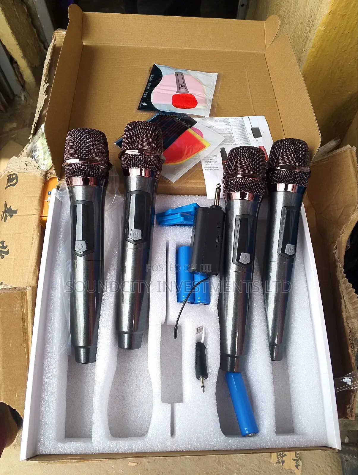4 in 1 Handheld Wireless Mic With Universal Receiver.