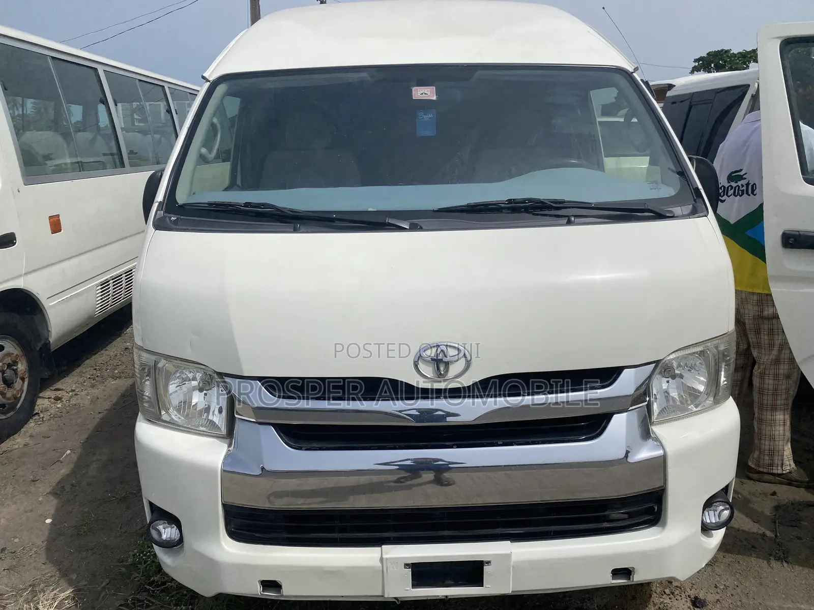 Toyota HiAce 2018 White