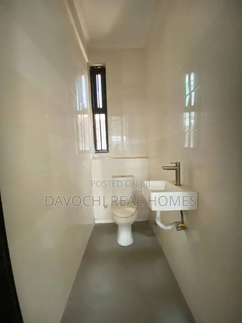4bdrm Duplex in Chomley Court Agungi for rent