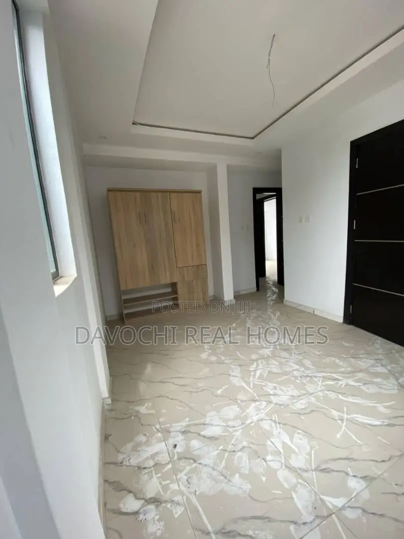 4bdrm Duplex in Chomley Court Agungi for rent