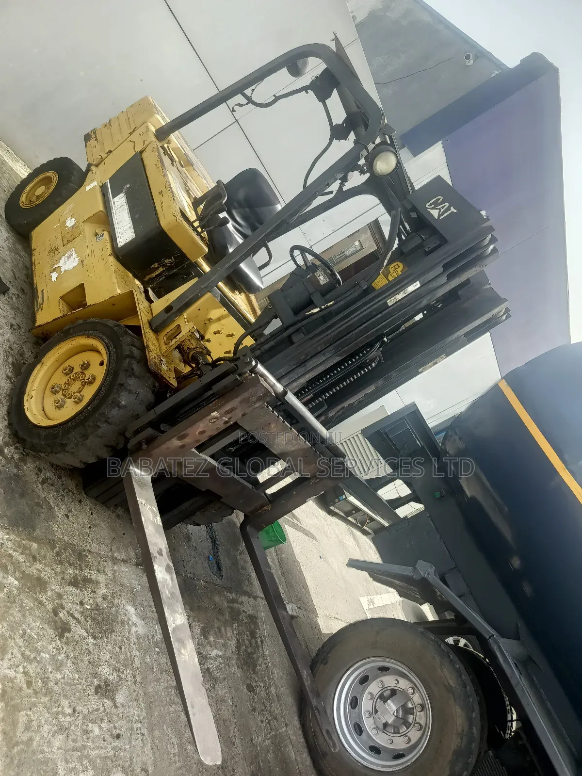 3 ,10, 40 Tons Foklift Available for Sale