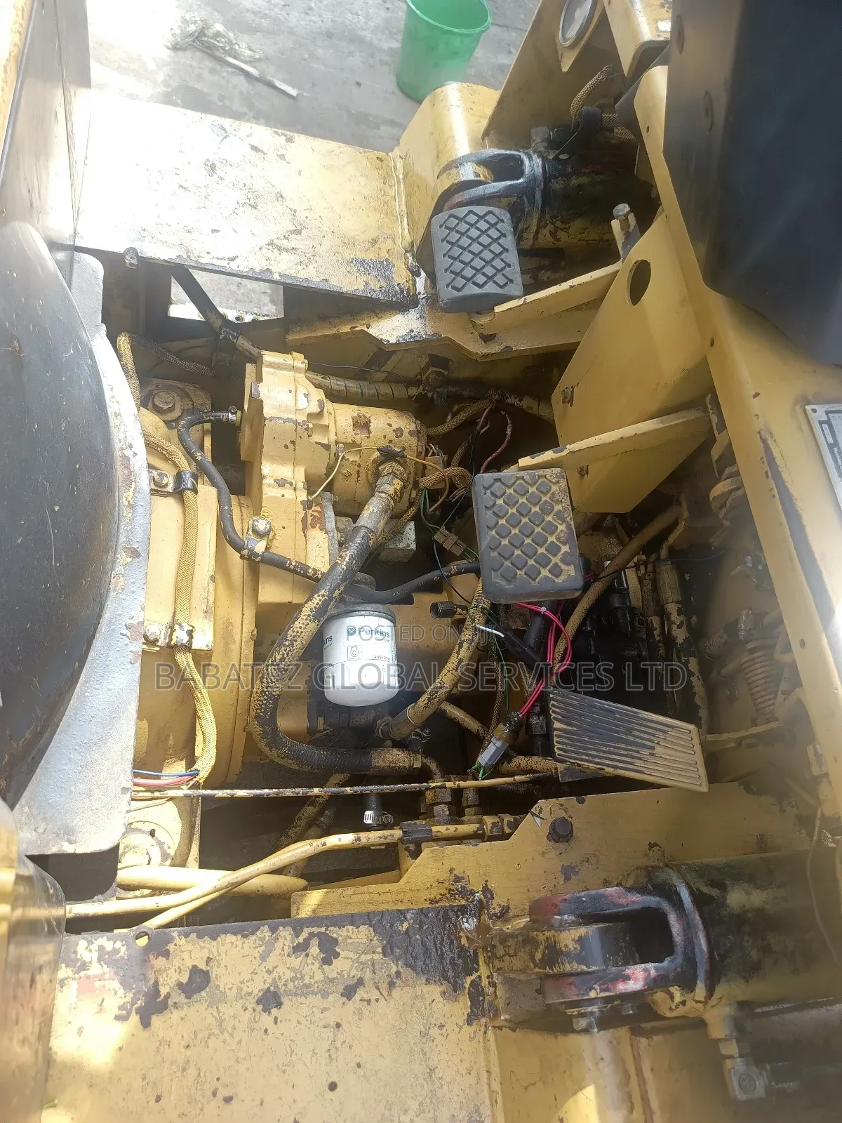 3 ,10, 40 Tons Foklift Available for Sale