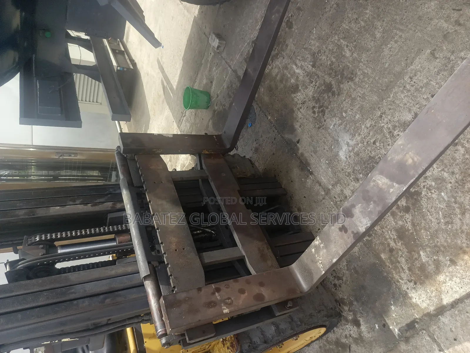 3 ,10, 40 Tons Foklift Available for Sale