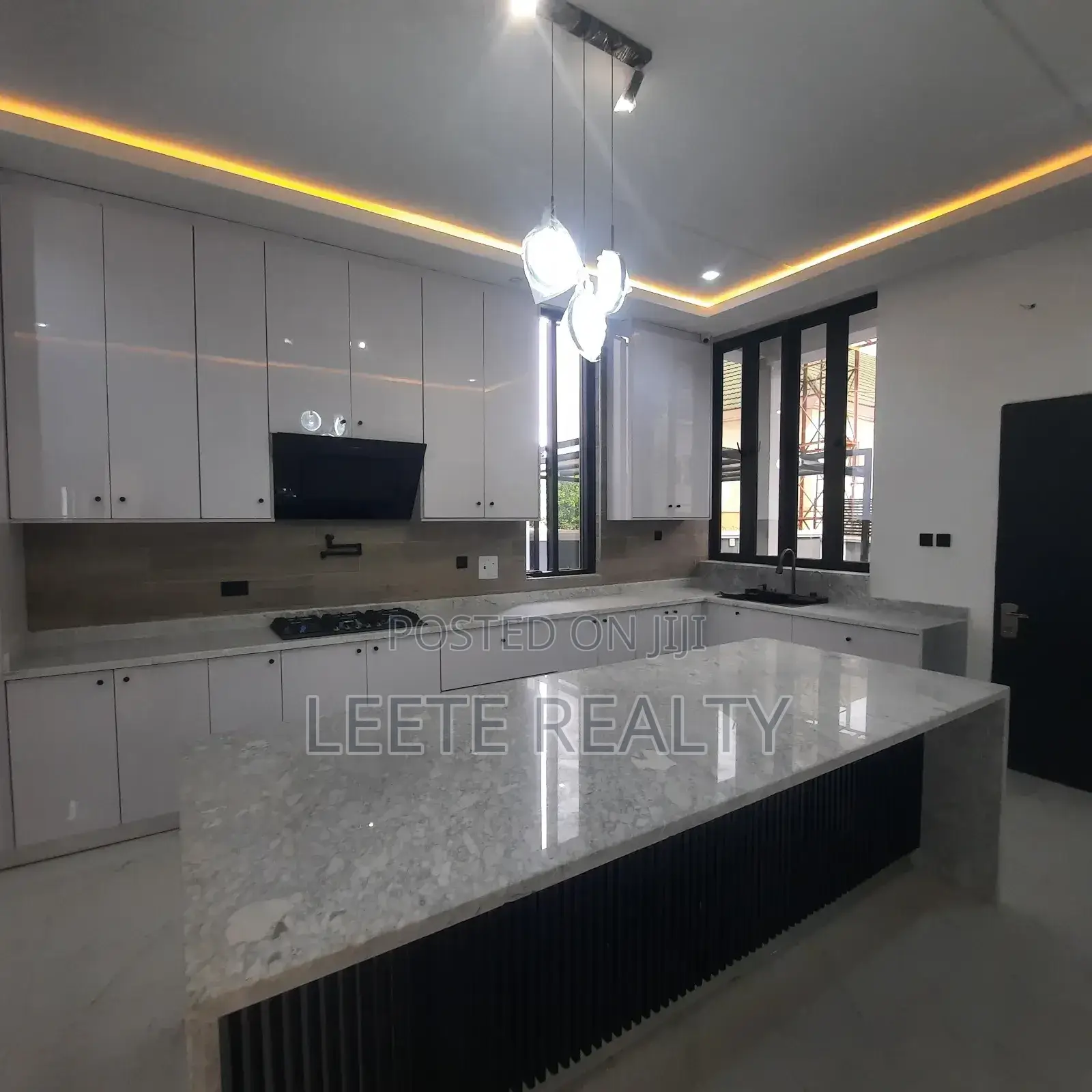 5bdrm Duplex in Apo Resettlement for sale