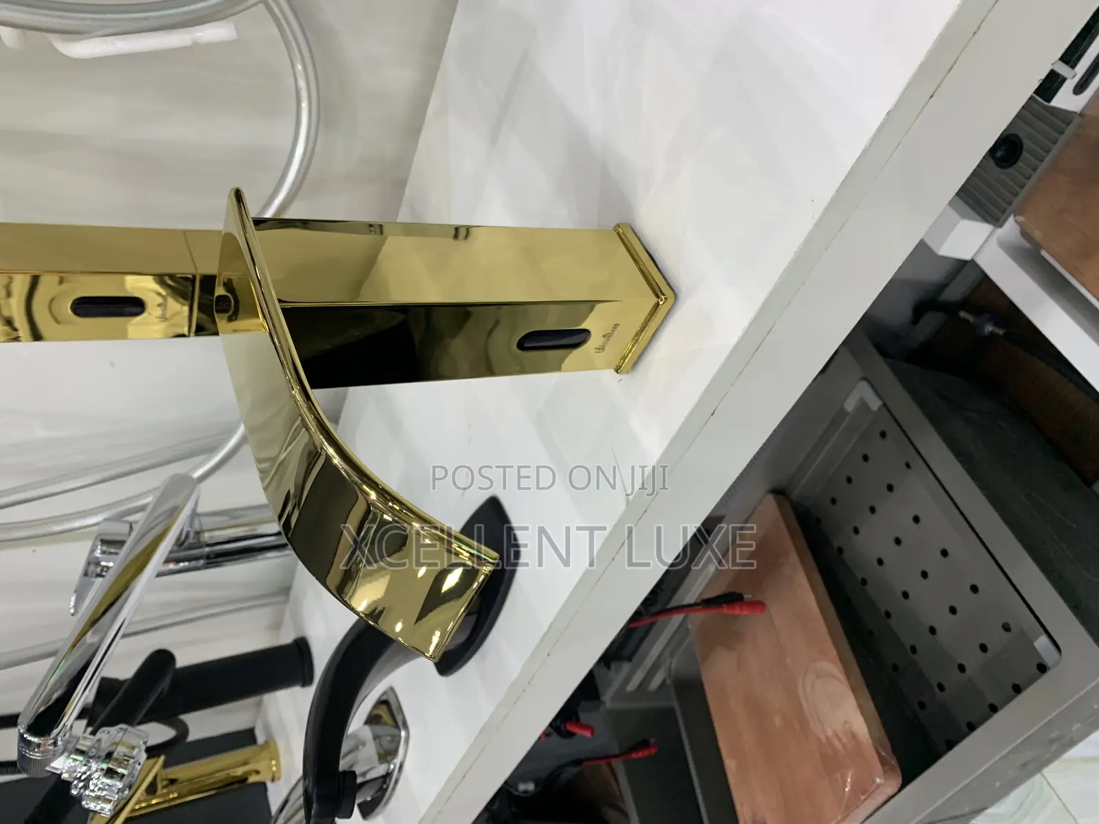 Gold Sensor Basin Tap Powered by Electric and Battery