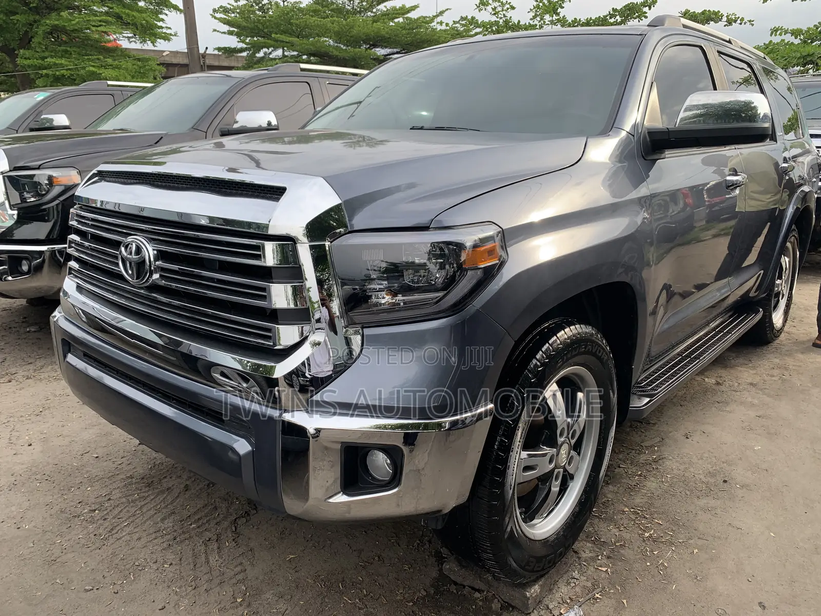 Toyota Sequoia Platinum 4dr SUV 4WD (5.7L 8cyl 6A) 2015 Gray