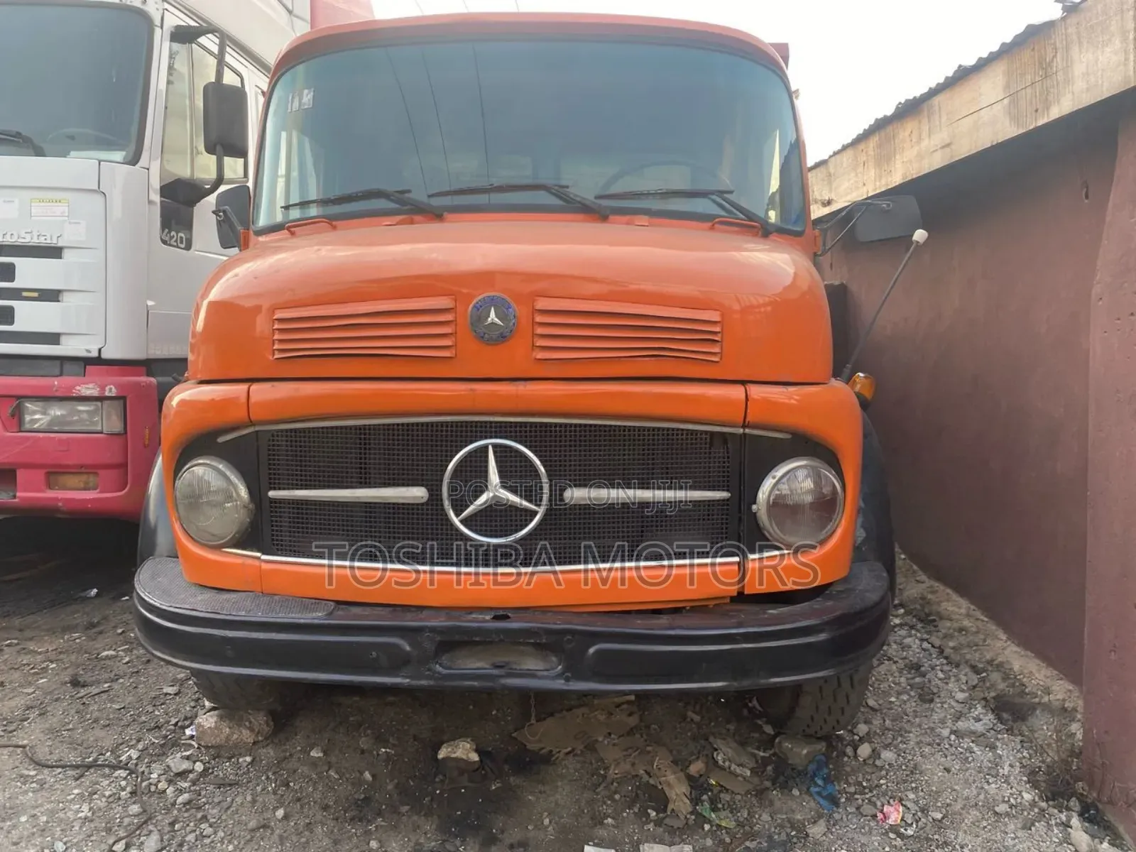 Mercedes Benz Tipper 911