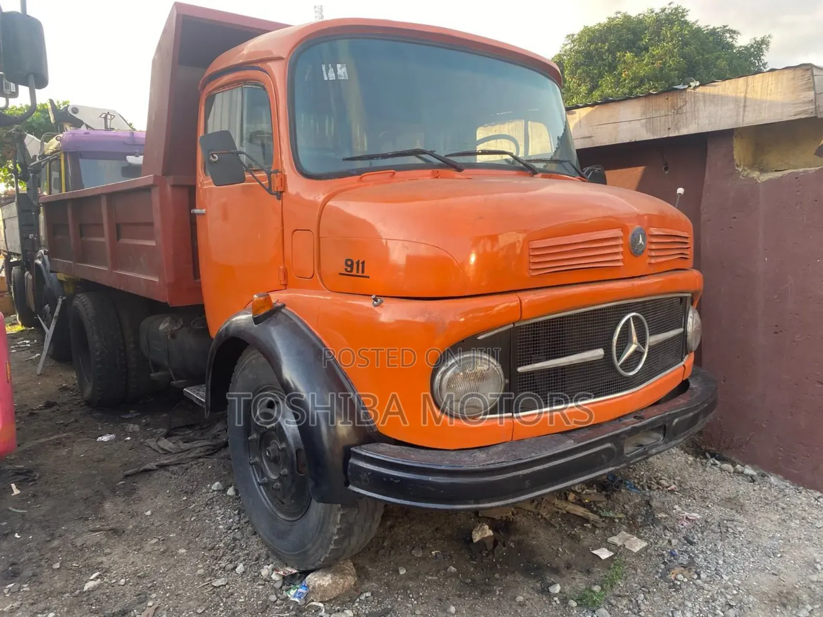 Mercedes Benz Tipper 911
