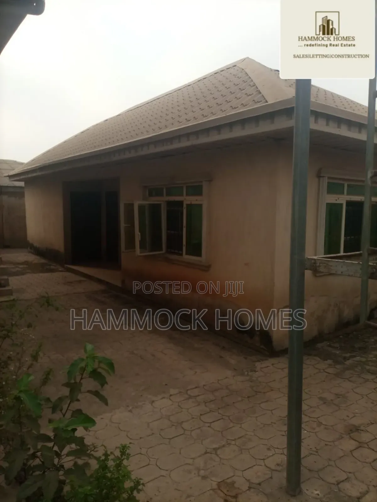 7bdrm Duplex in Tella Estate, Akobo for sale