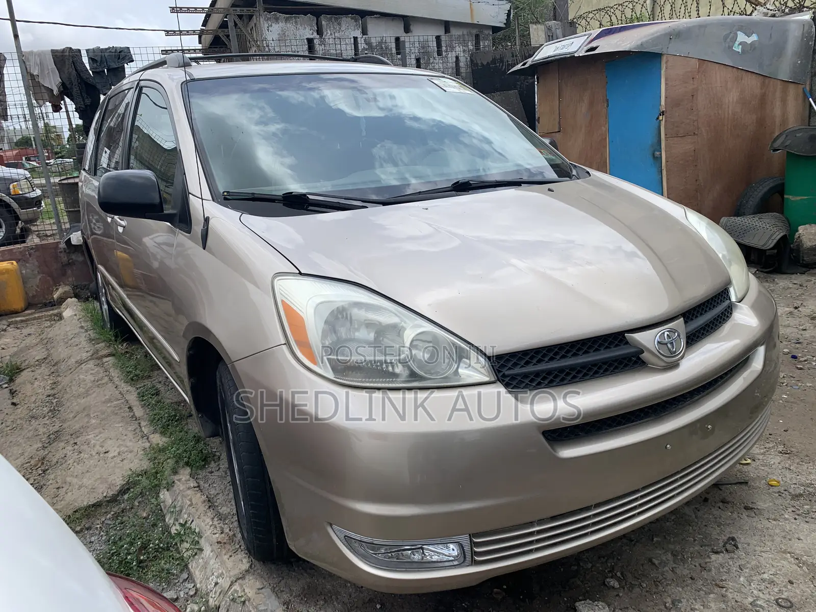 Toyota Sienna LE 2008 Gold