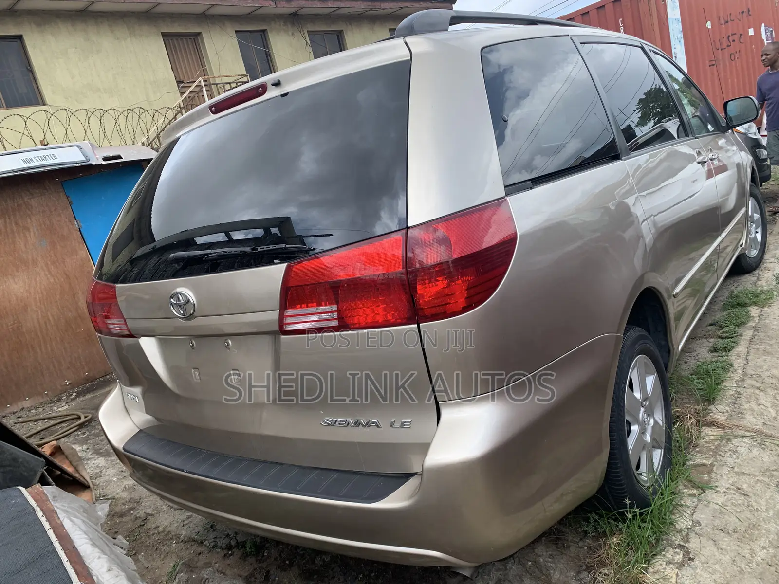Toyota Sienna LE 2008 Gold