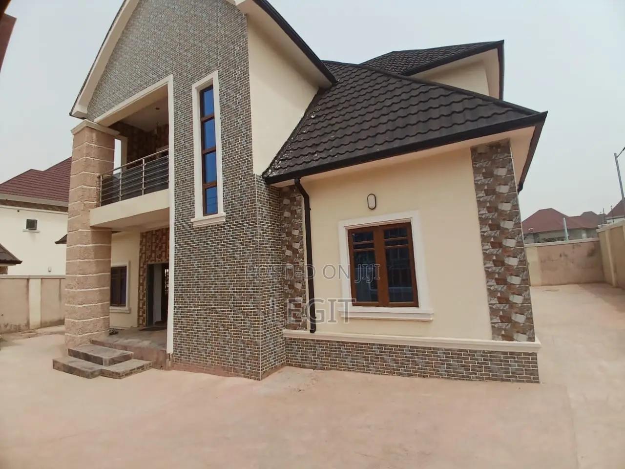 5bdrm Duplex in Lugbe District for sale