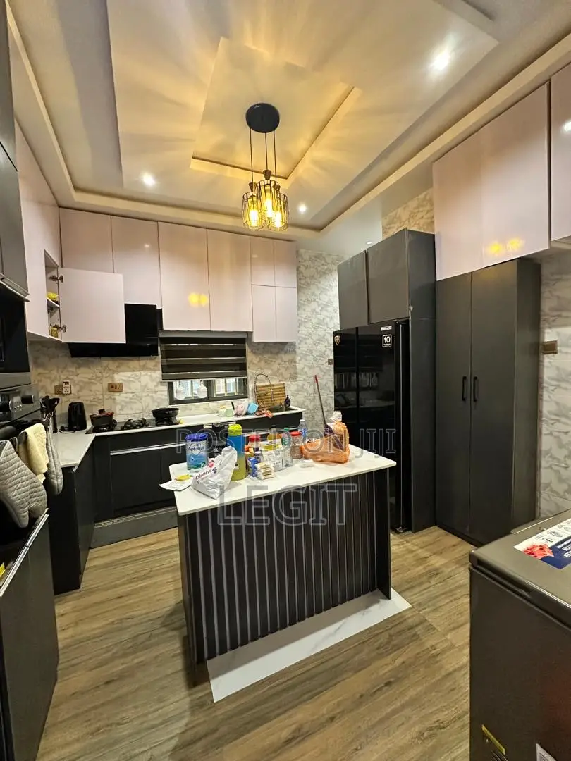 5bdrm Duplex in Lugbe District for sale