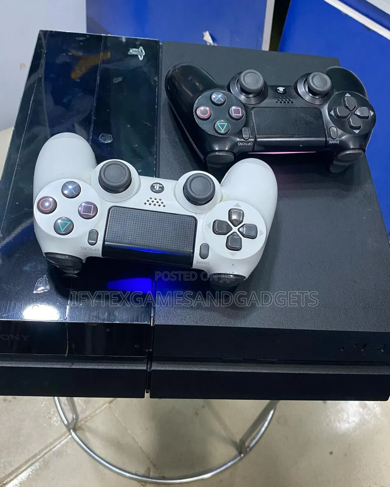 Very Neat Uk Used Ps 4 Fat With 2 Pads and 10 Installed Game