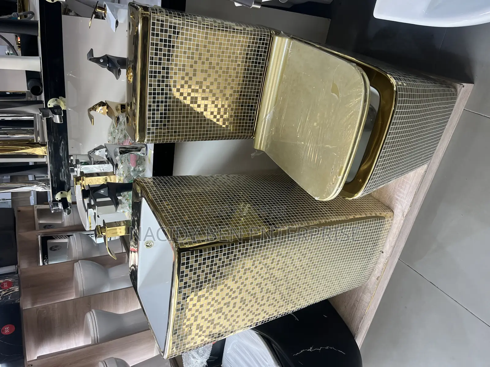Acrylic Gold Set of Wc