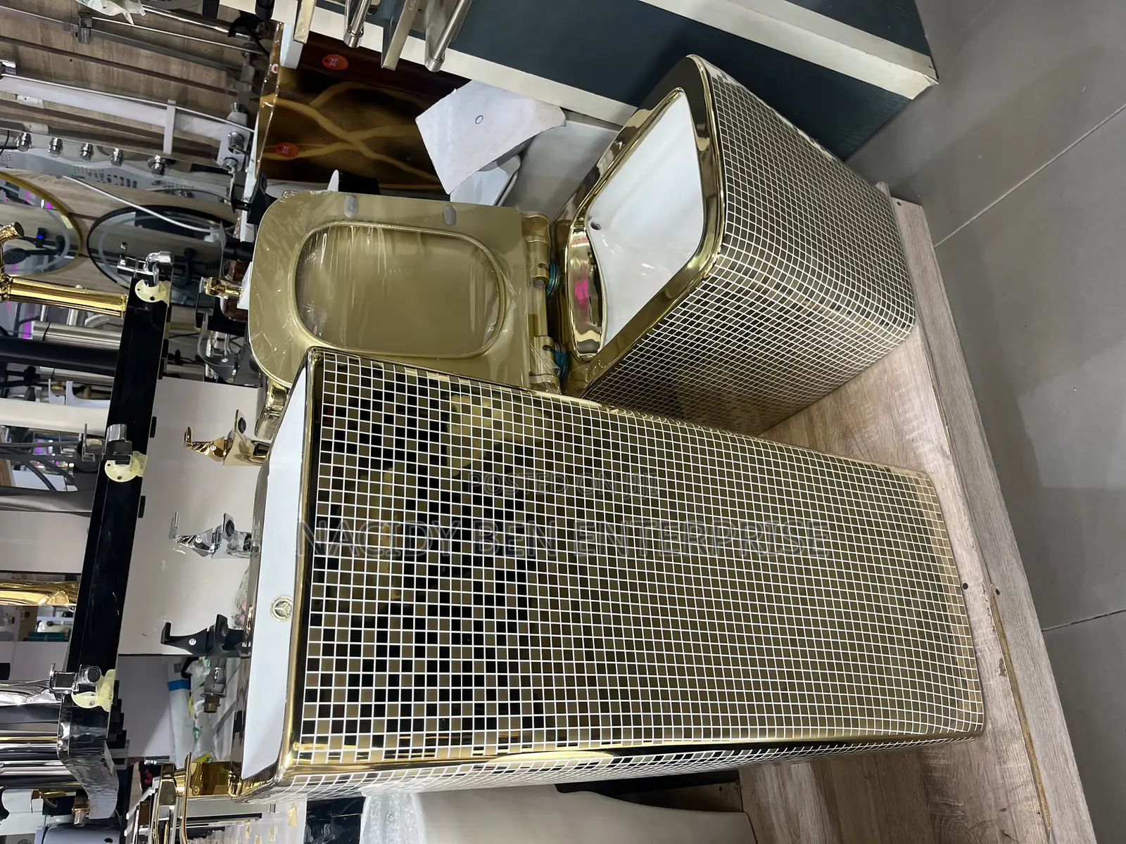 Acrylic Gold Set of Wc