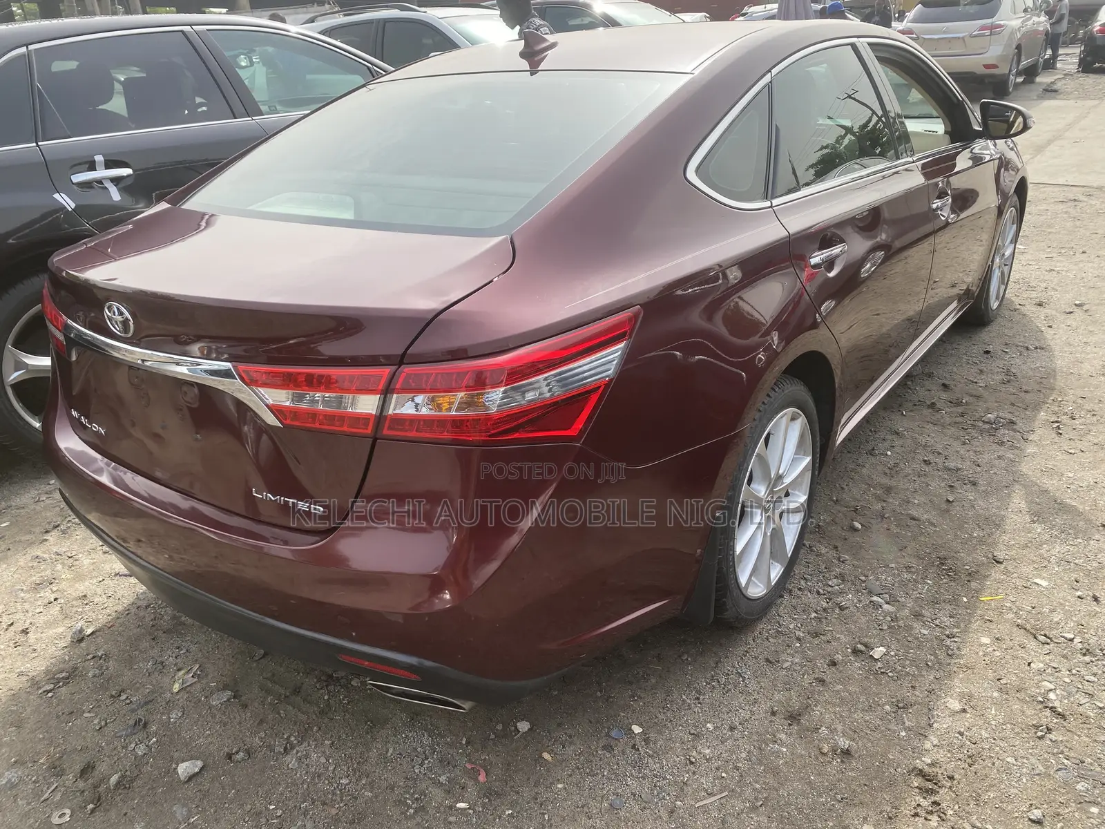 Toyota Avalon Limited Sedan FWD (3.5L 6cyl 6A) 2013 Red