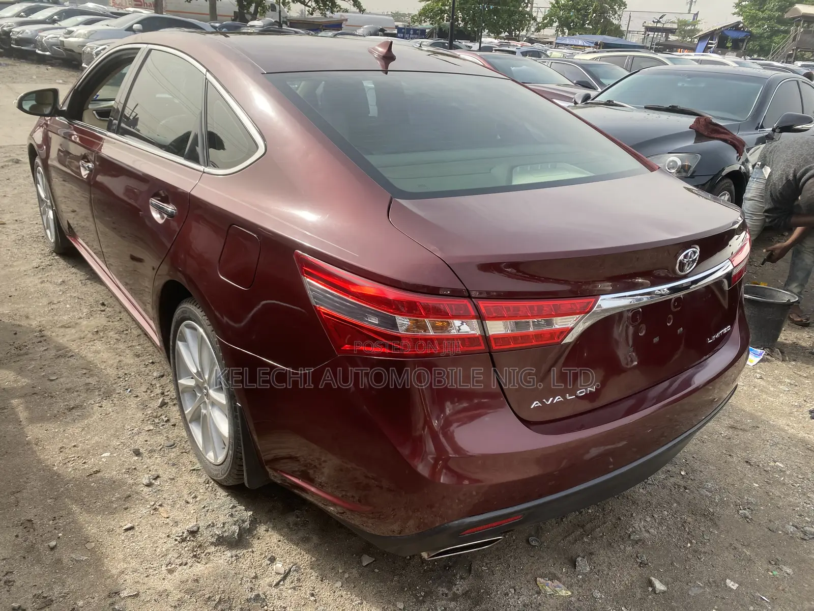 Toyota Avalon Limited Sedan FWD (3.5L 6cyl 6A) 2013 Red