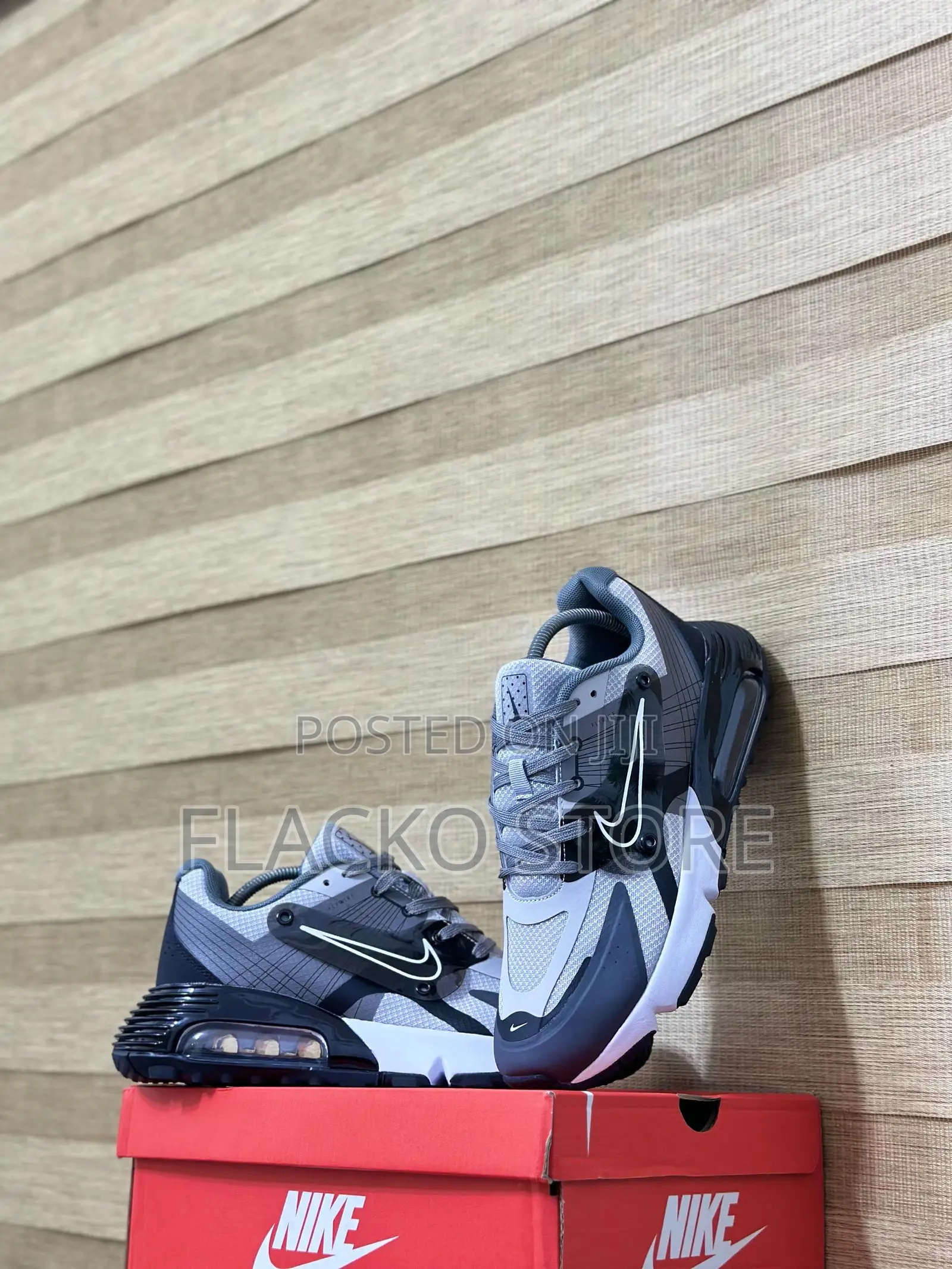 Original Nike Air Max React Tech Sneakers