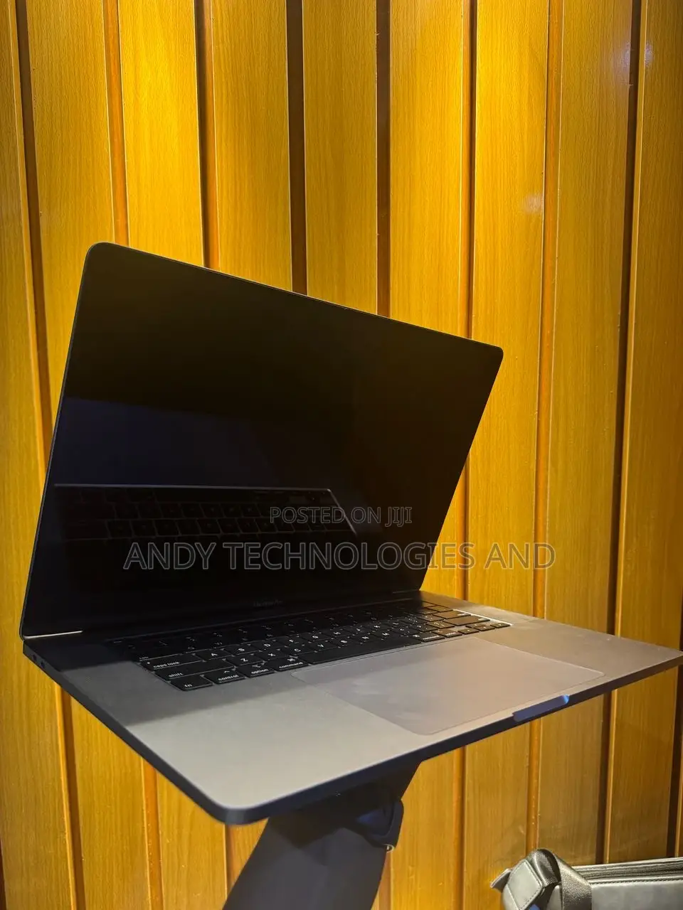 Laptop Apple MacBook Pro 2021 M1 32GB Apple M1 Pro SSD 512GB