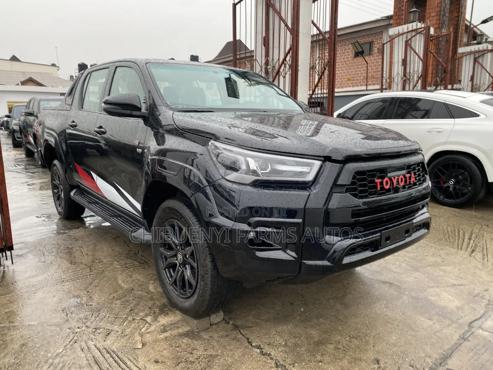 New Toyota Hilux 2022 Black