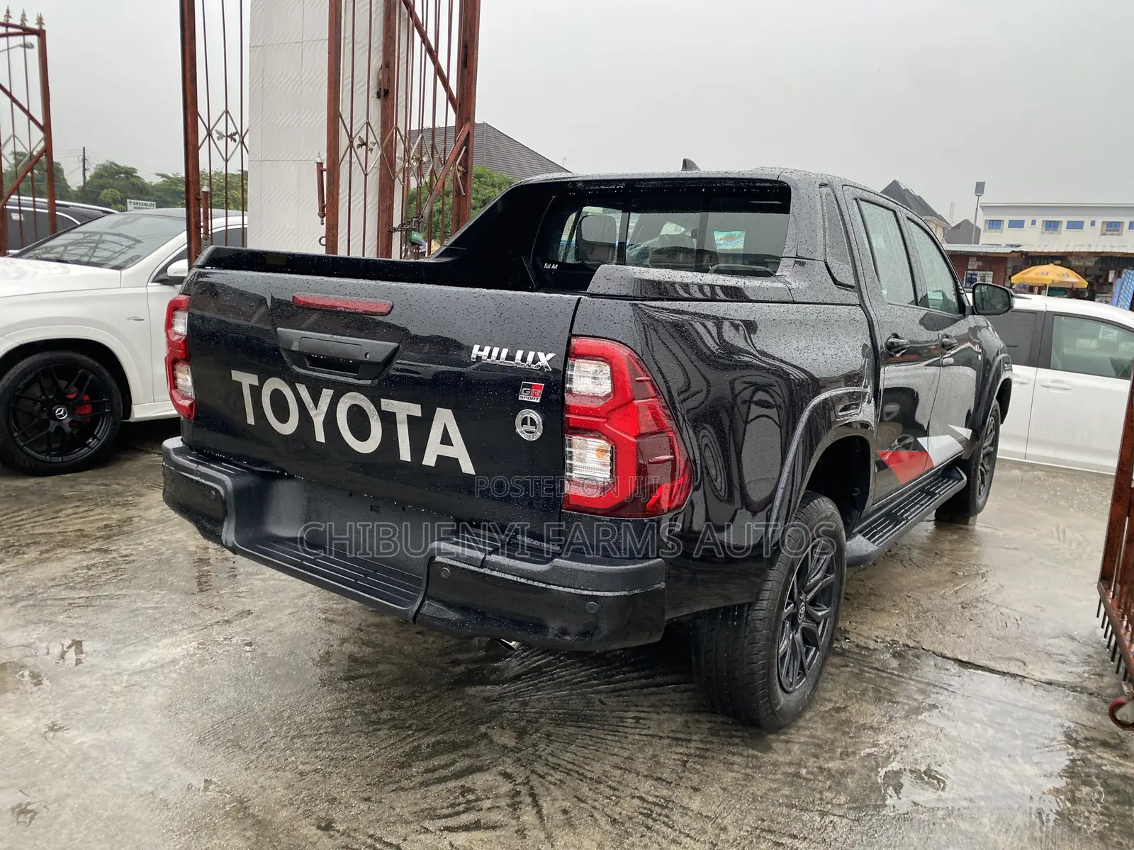 New Toyota Hilux 2022 Black