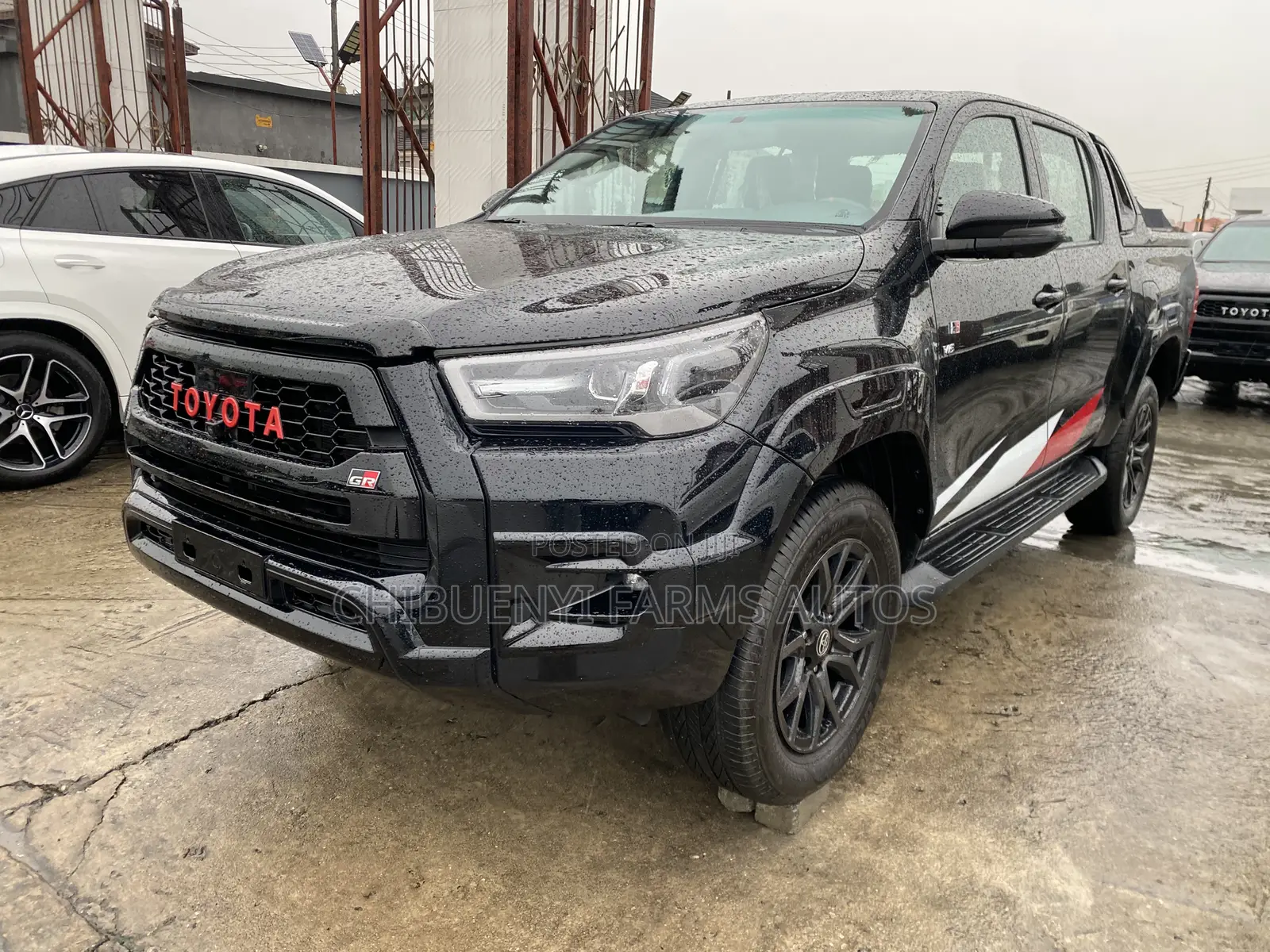 New Toyota Hilux 2022 Black