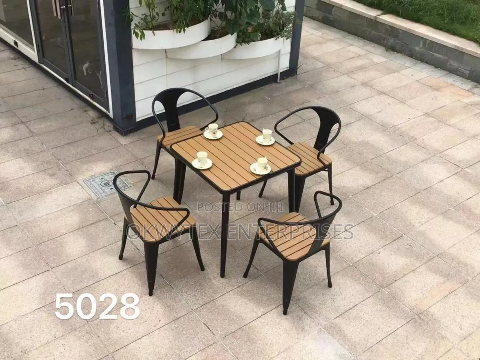 Executive Italian Quality by 4 Seaters Dinning Set