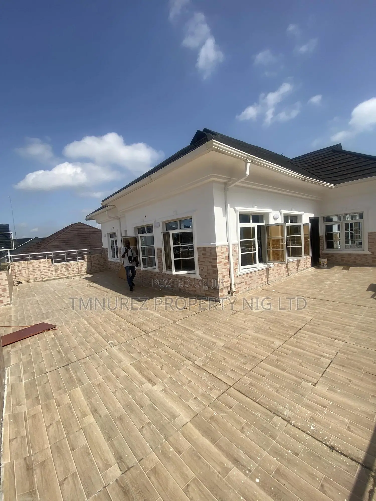 4bdrm Apartment in Chevron, Lekki for rent