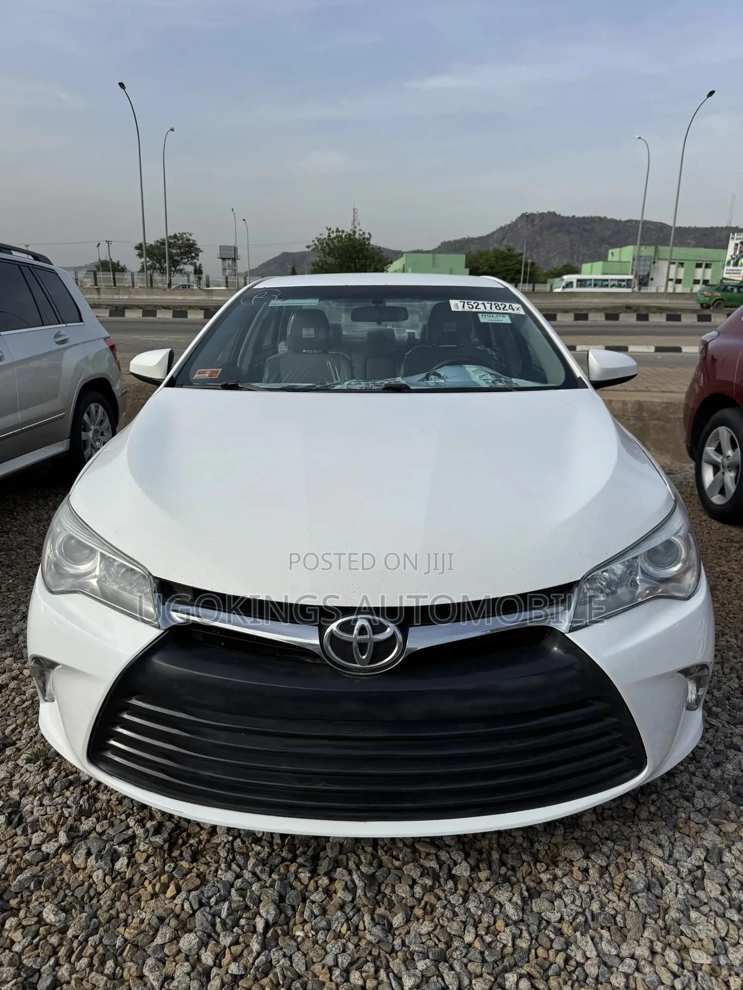Toyota Camry LE 4dr Sedan (2.5L 4cyl 6A) 2016 White