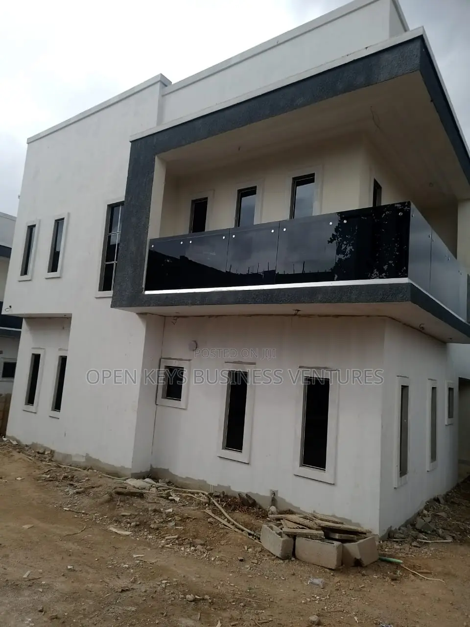 4bdrm Duplex in Jericho Gra for sale