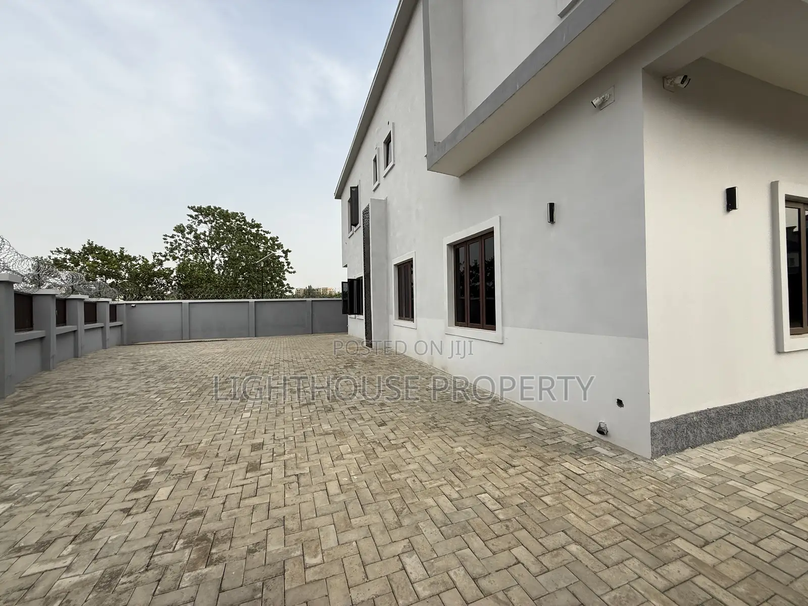 5bdrm House in 2 Units Of 5 Bedroom, Jahi for sale