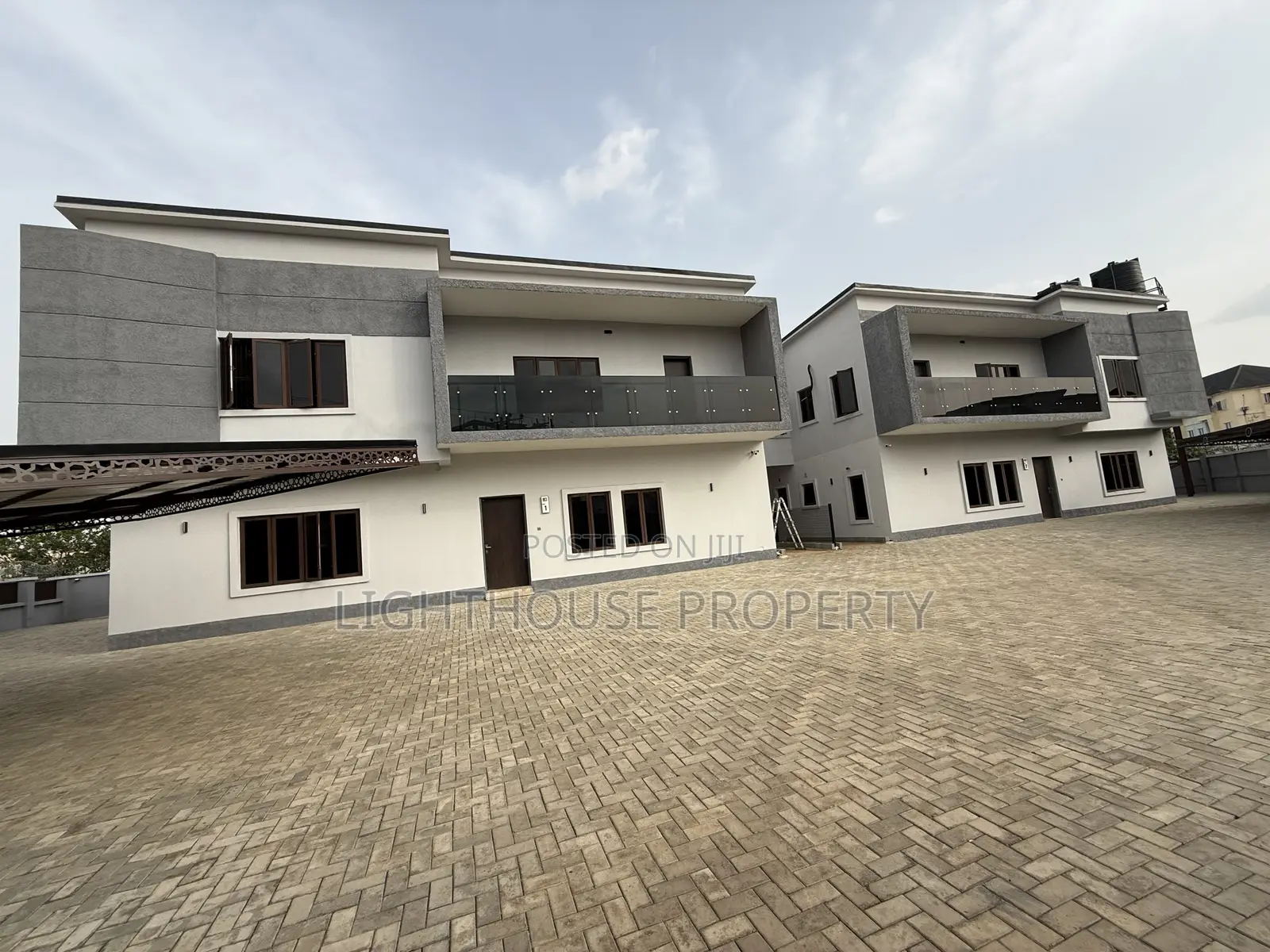 5bdrm House in 2 Units Of 5 Bedroom, Jahi for sale