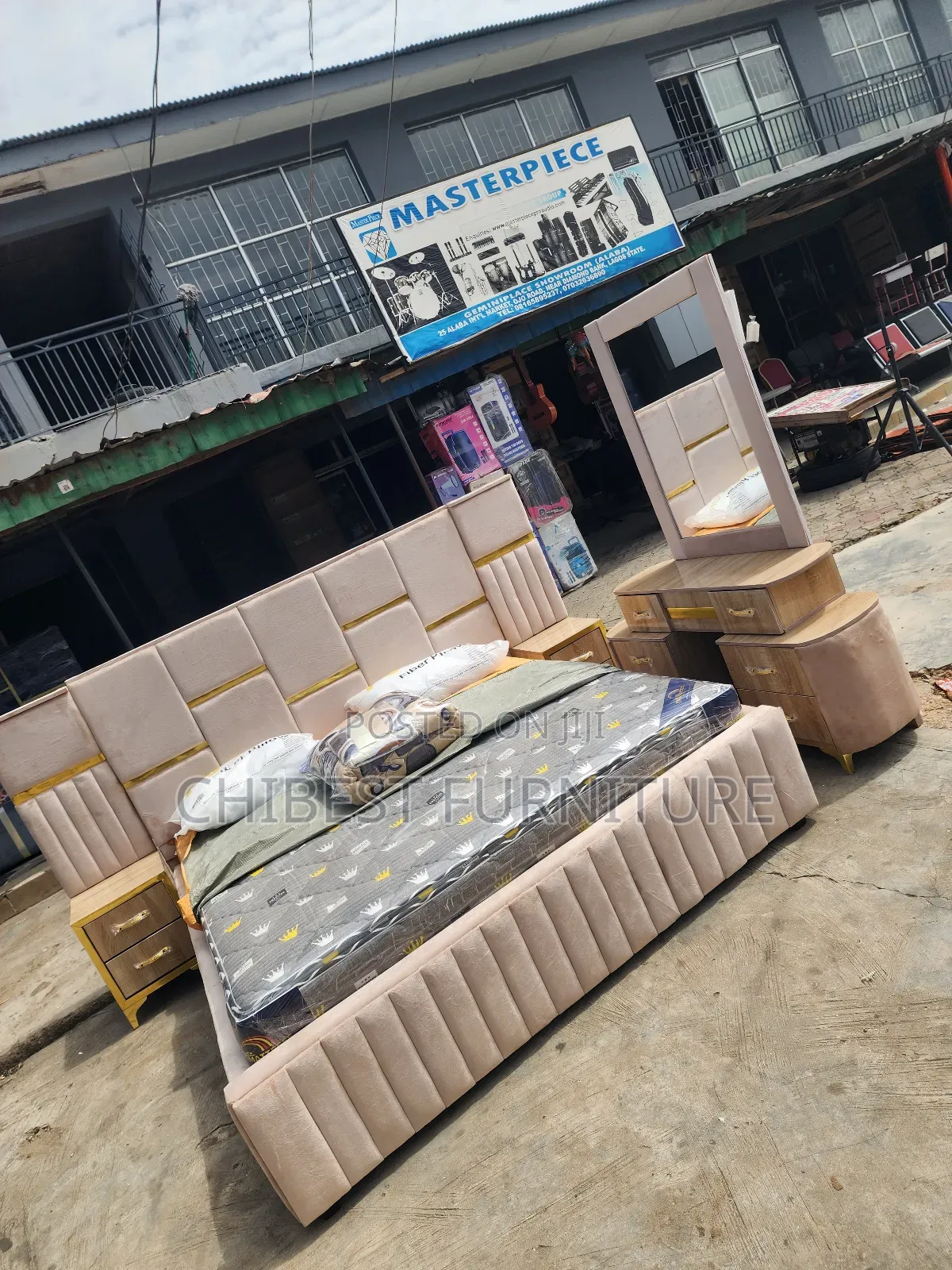 Luxury 6by6 Executive Bed With Dressing Mirror and Drawers