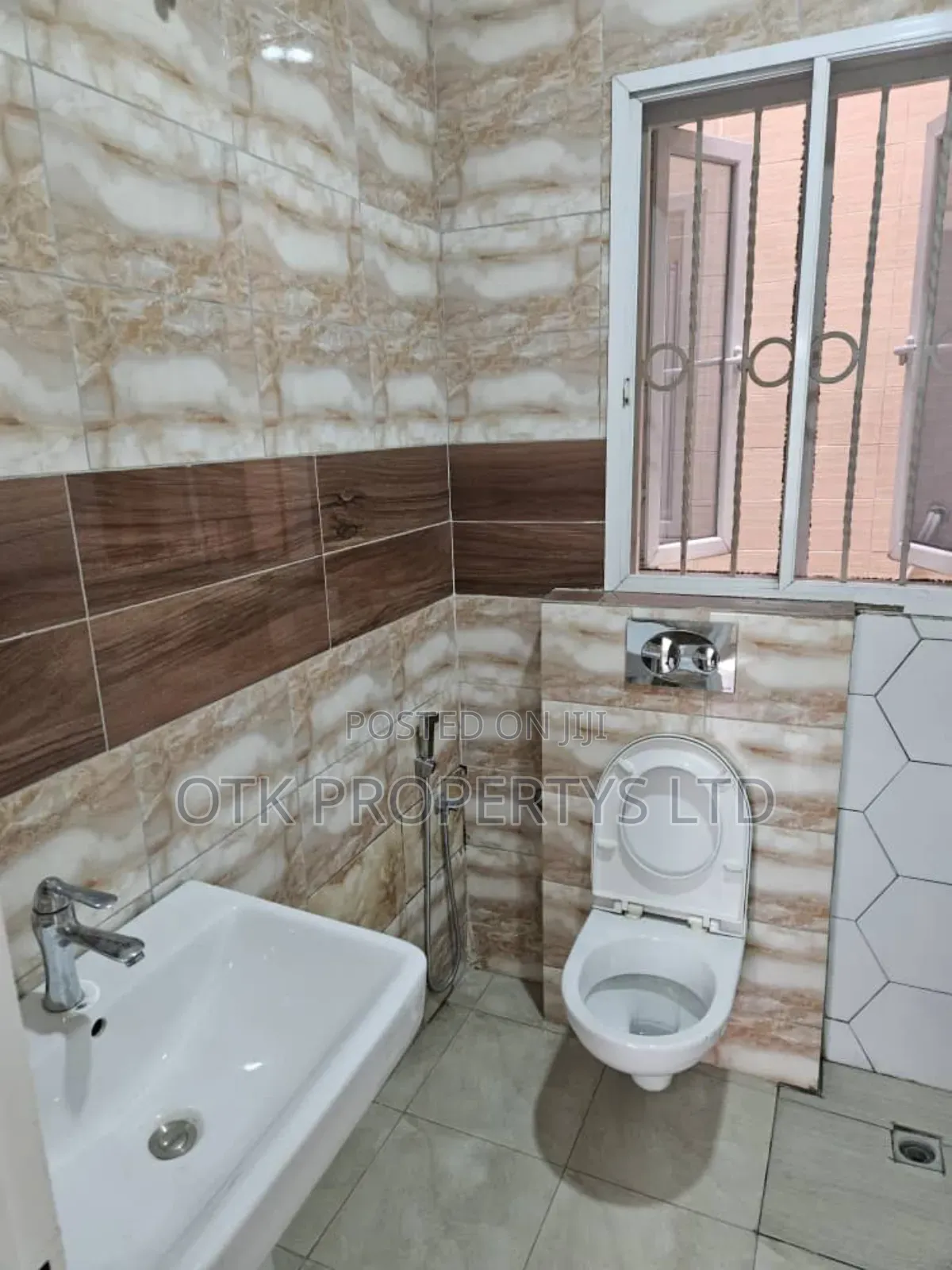 5bdrm Duplex in At Ishaqu Rabiu for rent