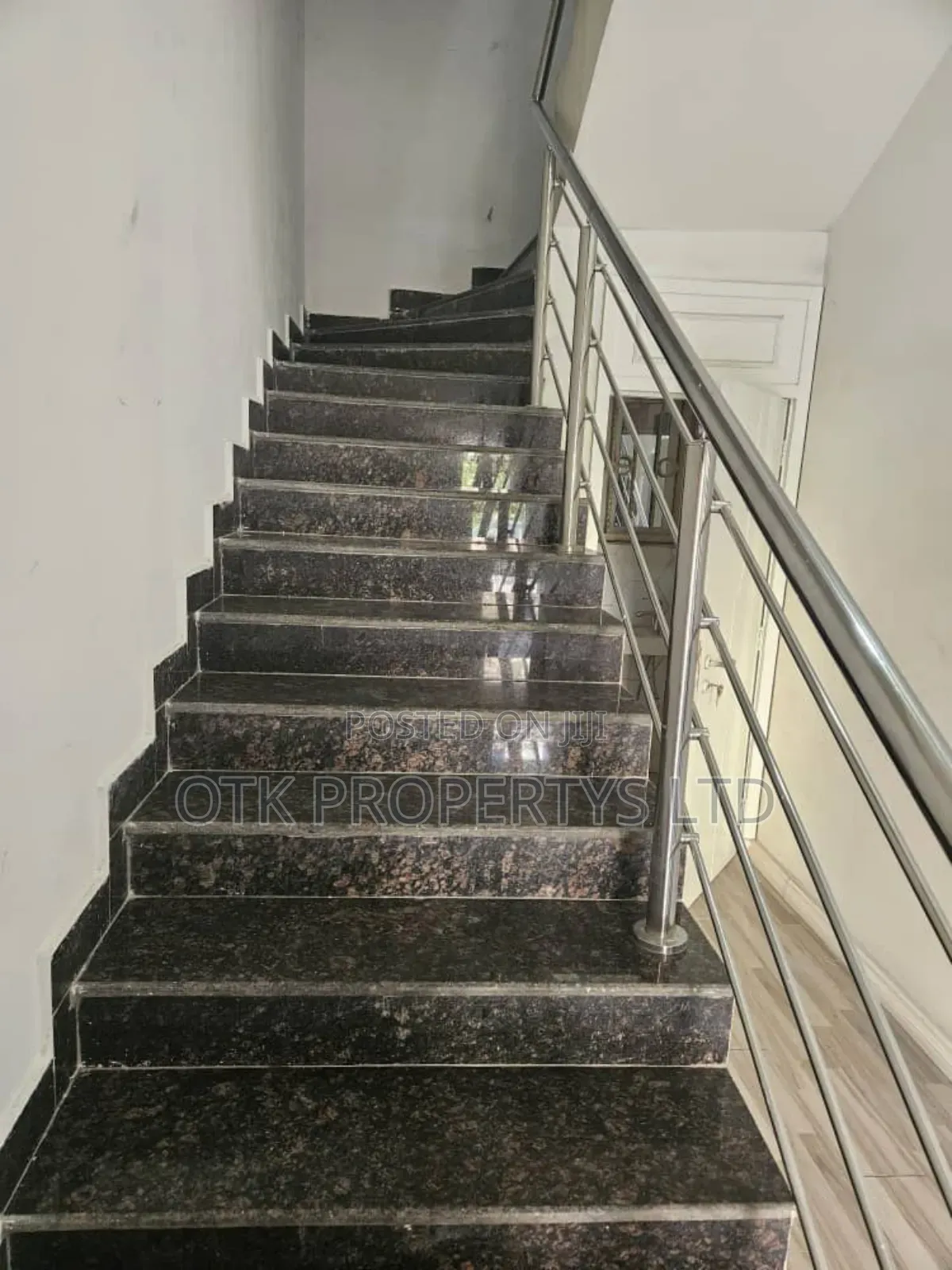 5bdrm Duplex in At Ishaqu Rabiu for rent