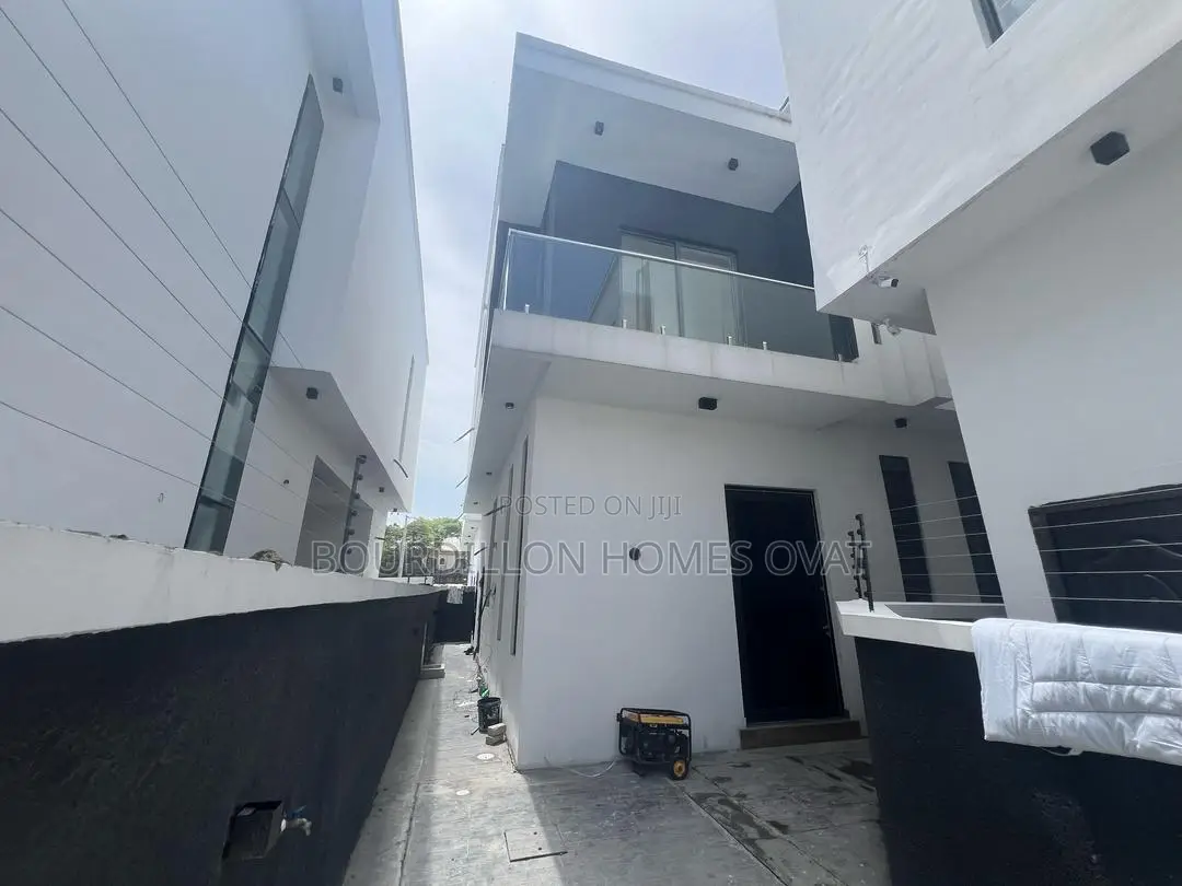 4bdrm Duplex in Chevron for sale
