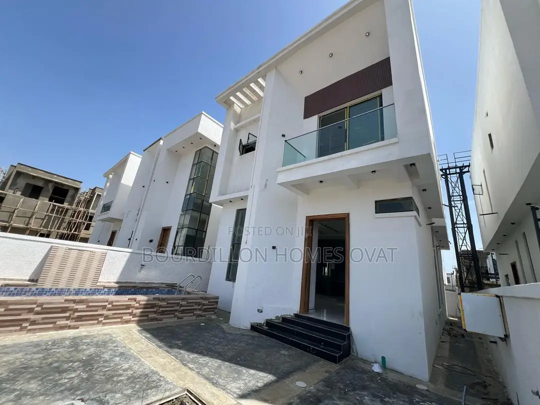 4bdrm Duplex in Chevron for sale