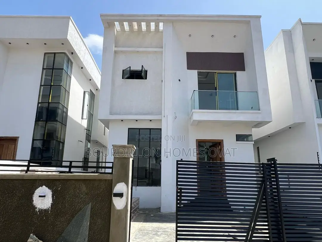 4bdrm Duplex in Chevron for sale