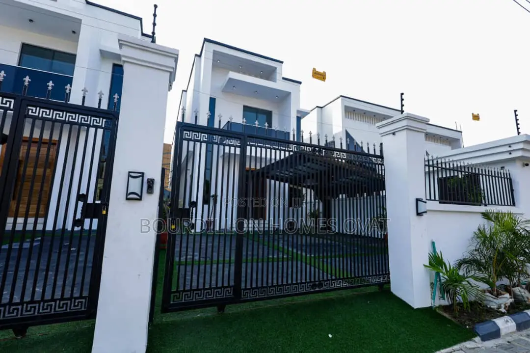 5bdrm Duplex in Chevron for sale