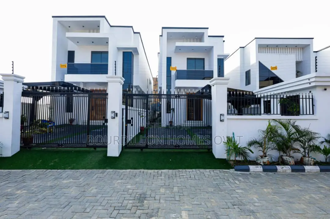 5bdrm Duplex in Chevron for sale