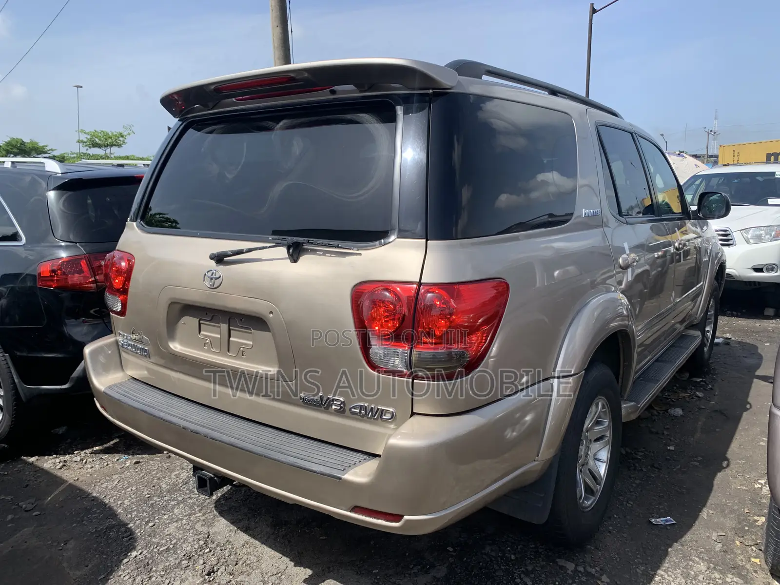 Toyota Sequoia Limited 4dr SUV 4WD (4.7L 8cyl 5A) 2007 Gold